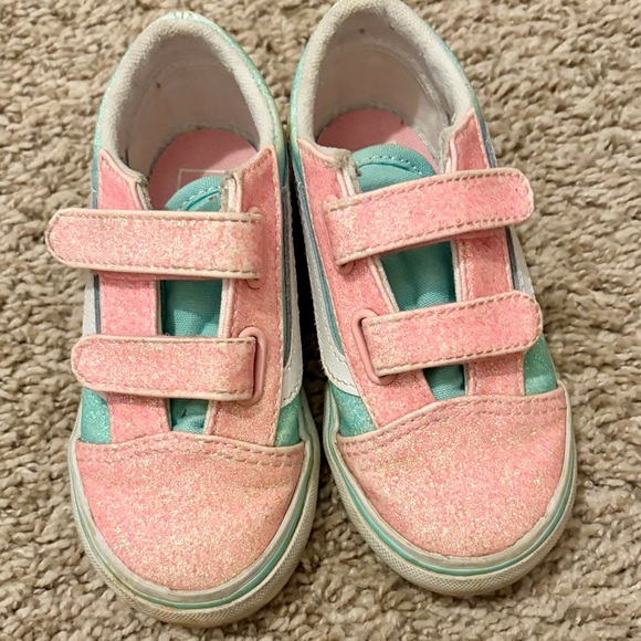 Vans - Picture 3 of 5